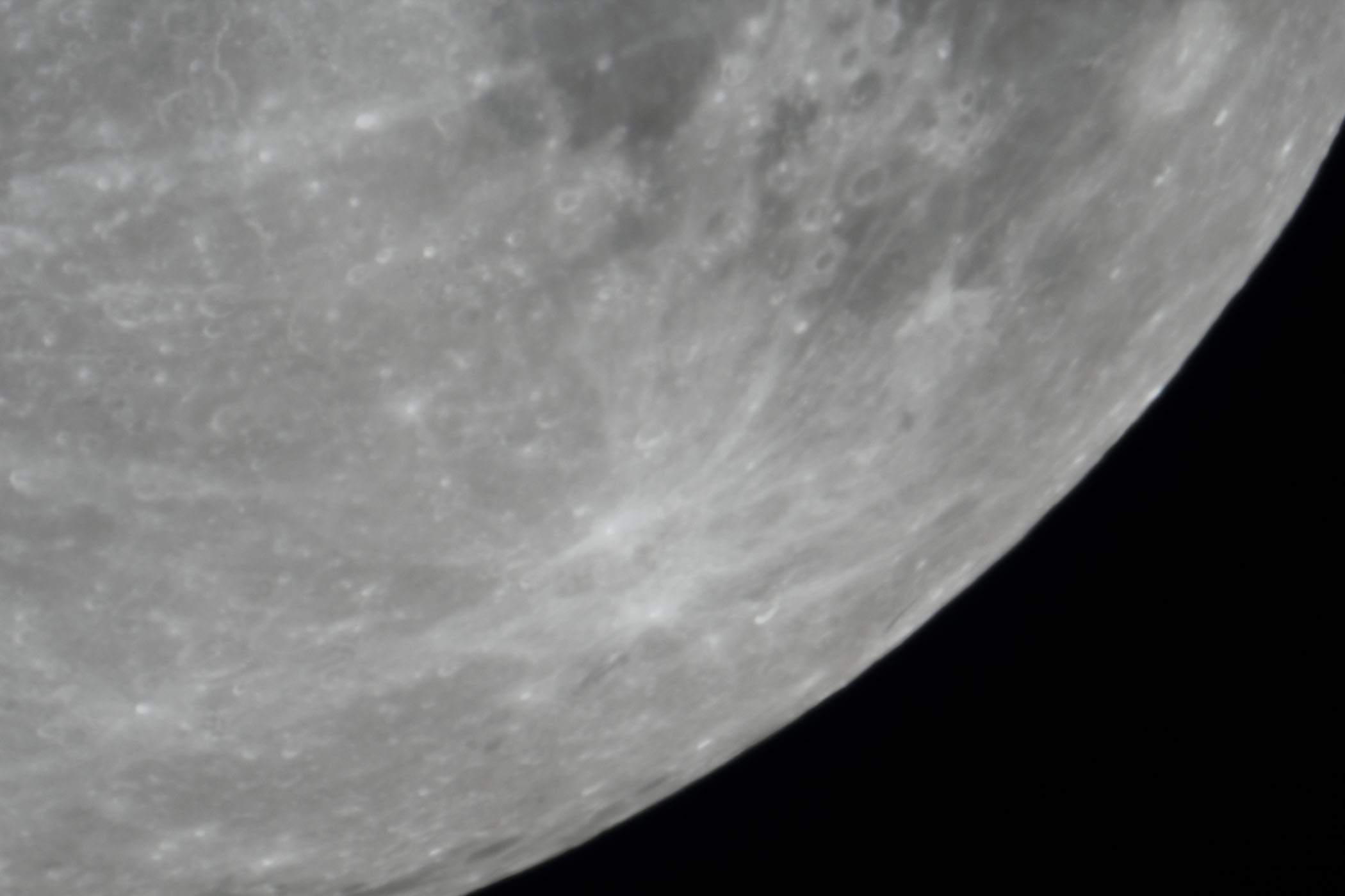 『月(月齢12.2)豊かの海付近』(2025年12月2日)