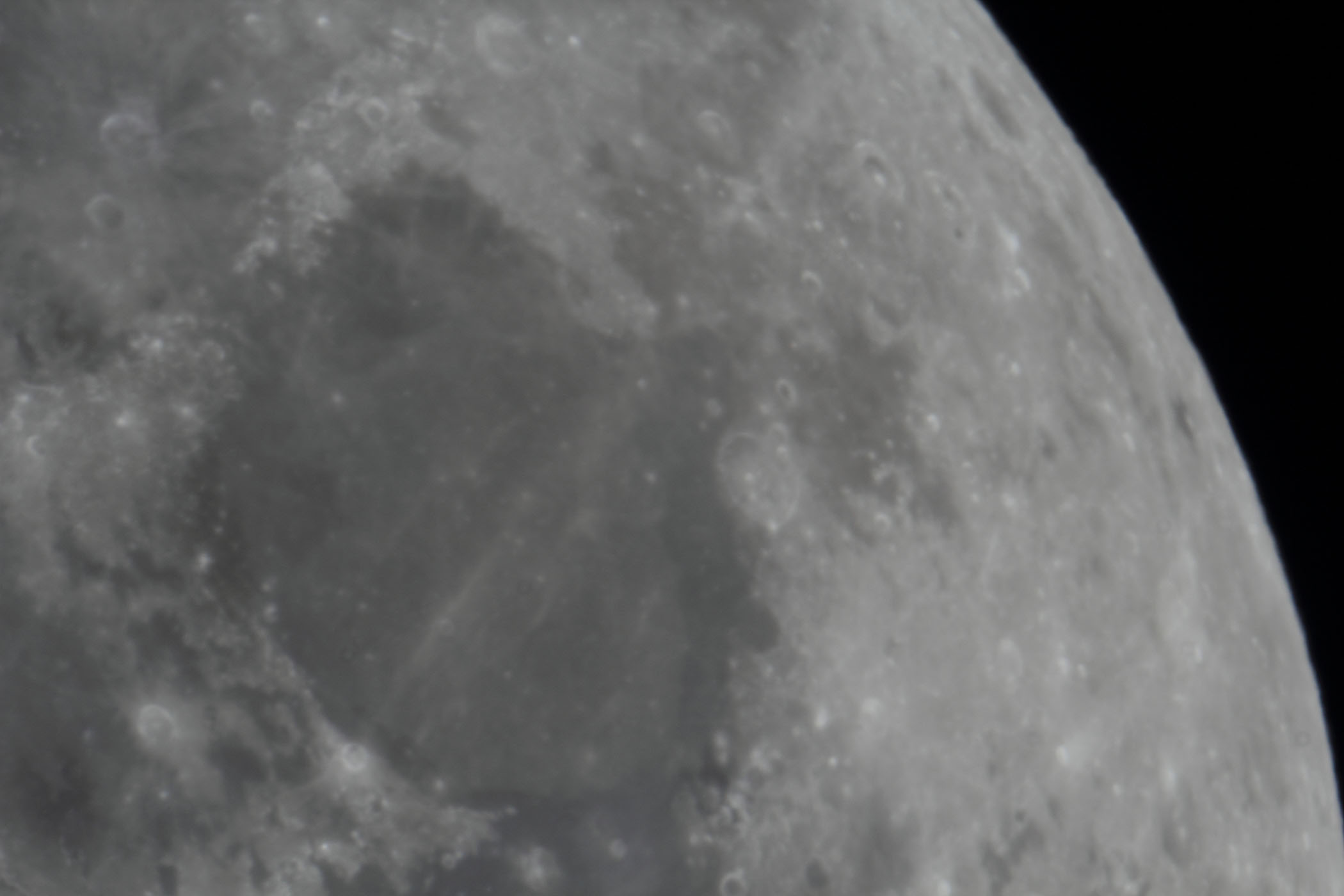 『月(月齢12.2)晴の海付近』(2025年12月2日)