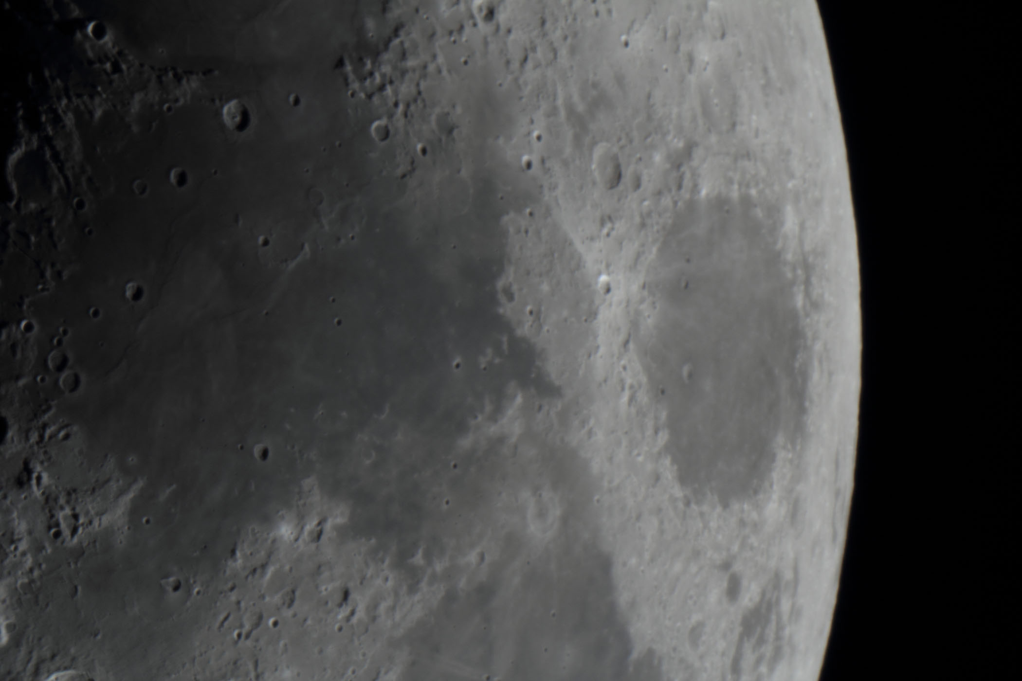 『月(月齢6.0)静かの海・危機の海付近』(2026年2月23日)